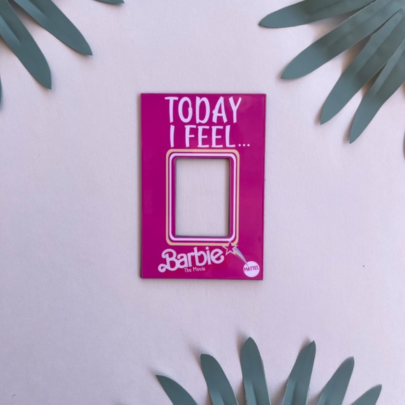 Barbie The Movie  Mood Magnet with Moveable Frame to Select Mood - Picture 3 of 7